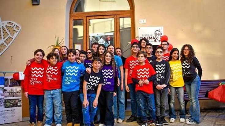 Film, “Il piccolo cinema di Mesagne” la favola di Ken Loach sui ragazzini gestori di una sala