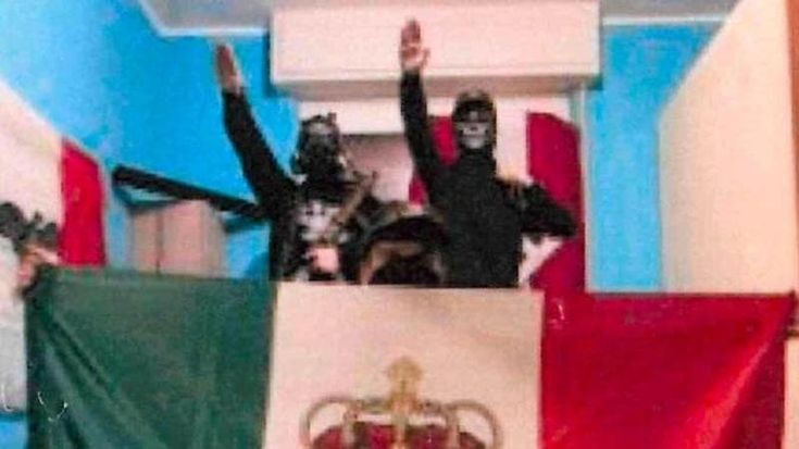 Aveva armi in casa e scriveva post violenti e di estrema destra: arrestato 19enne suprematista