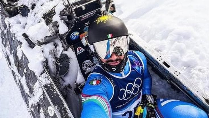 Tomasoni, un sole sul casco in ricordo della fidanzata Matilde Lorenzi