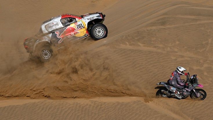 Dakar: A Sainz la penultima tappa tra le auto, Al-Attiyah solido al comando. Nelle moto Sunderland si prende la vetta