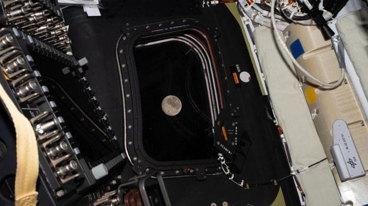 Artemis ha raggiunto la Luna. Sorvolato il lato lontano, la Nasa: “Record di distanza dalla Terra”