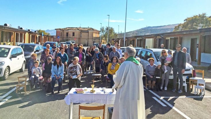 Camerino, la città senza più chiese: "Dal sisma diciamo messa in case e strade"