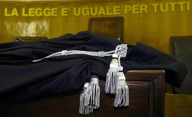 Milano, abus&ograve; di bimba di 4 anni:<br />tre anni all'ex segretaria dell'asilo