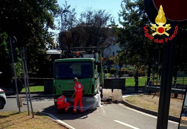 Milano, camion dei rifiuti travolge e uccide ciclista: il luogo dell'incidente