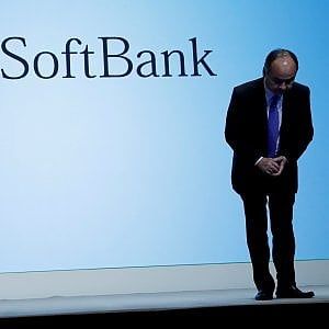 Softbank cede alle pressioni di Elliott: venderà 38 miliardi di asset