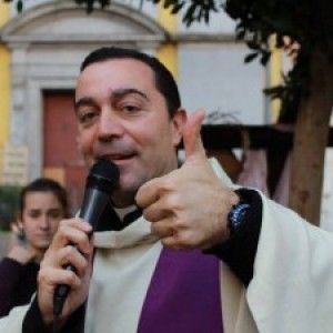 Napoli, troppi squilli durante la messa. Chiesa "schermata" dal parroco