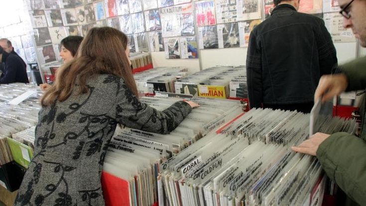 Vinili, che passione: dischi e memorabilia ai Cantieri alla Zisa