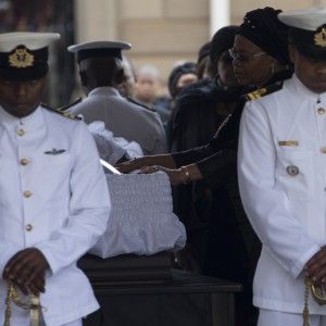 Mandela a Pretoria, corteo funebre e camera ardente