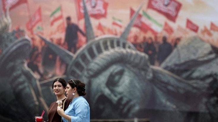 Guerra in Iran, le news del 4 agosto. Trump: “Colloqui in corso, ultima occasione per Teheran di siglare un buon accordo”. Mercantile colpito nello stretto di Hormuz