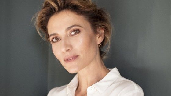 Anna Foglietta è la madrina di Venezia 77: "Lo vivrò con responsabilità e leggerezza"