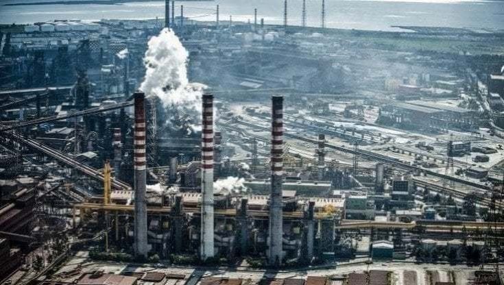 Ex Ilva, stop al carbone entro 10 anni. Ma mancano liquidità e infrastrutture