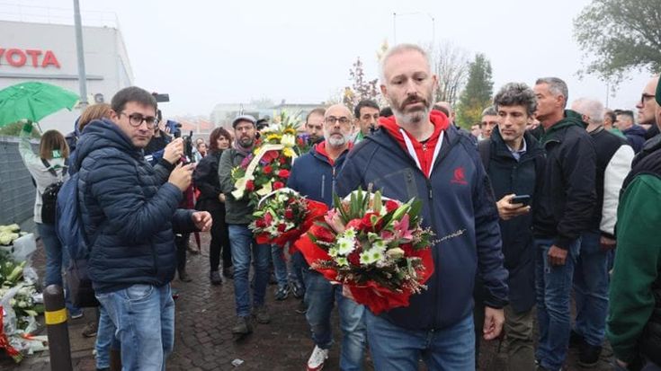Toyota, lo sciopero davanti alla fabbrica. L’ad Candiani: “Hanno salvato una persona, sono stati dei leoni”. Schlein: “Vicini alle famiglie degli operai morti”