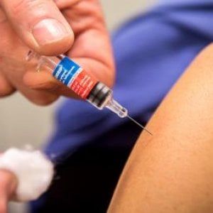 Vaccini, verso la riduzione da 12 a 10 degli obbligatori per la scuola