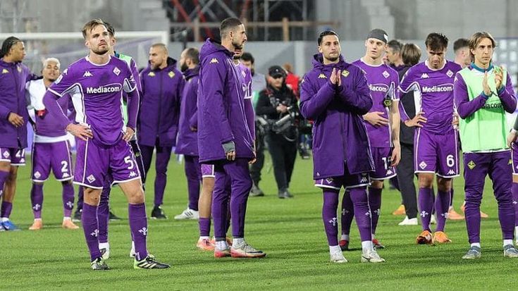 Bologna-Fiorentina si gioca, il club viola: “Per onorare Commisso”. Italiano: “Lui un padre per me”