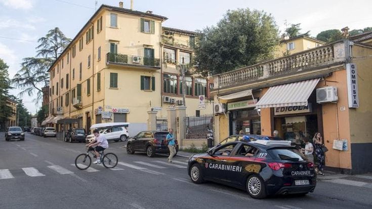 Feste di giovanissimi con droga nelle ville in zona San Mamolo: tre indagati, anche l’autista che accompagnava i ragazzi in auto blu