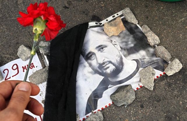Babchenko a sorpresa in tv mentre in Russia e in Ucraina lo piangono per morto