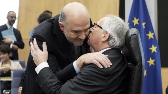 La Ue corregge i conti del governo: "Il deficit salirà al 2,9% del Pil. Debito fermo al 131%"