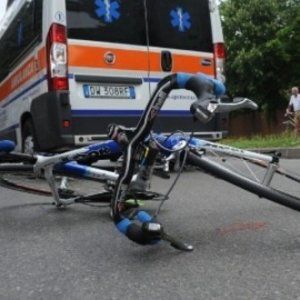 Savigliano, pirata della strada a 93 anni: investe ciclista e scappa