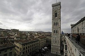 Ha un malore sul Campanile di Giotto<br />portato a braccio per 463 gradini