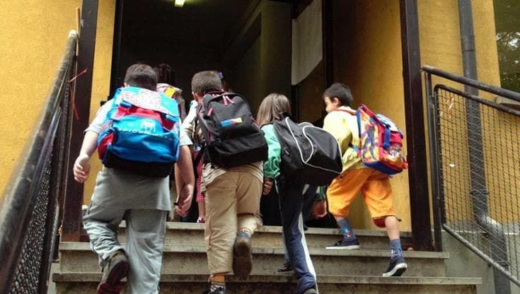 A 7 anni a scuola con un coltello da 13 centimetri nello zainetto: il gesto dopo lite coi compagni