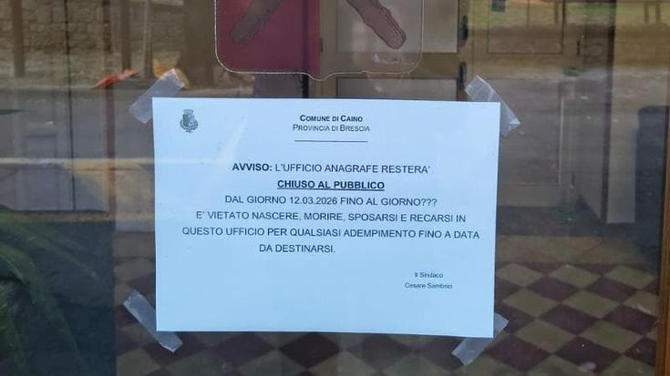Il Comune di Caino senza personale all’anagrafe, il sindaco: “Vietato nascere, morire e sposarsi”