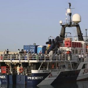 Pozzallo, tensioni fra migranti e polizia. Il sindaco: "Via i violenti"