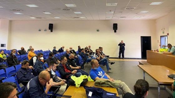 Ex Ilva, il consiglio di fabbrica di Taranto respinge il piano Arcelor Mittal: "Azienda irrispettosa, non si tratta"