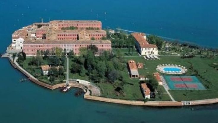 Venezia, insulti antisemiti ai clienti. Scandalo nell’hotel di lusso