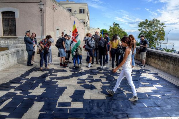 'Solo Nero', un'installazione d'arte ricorda la difesa del porto di Bari dai nazisti