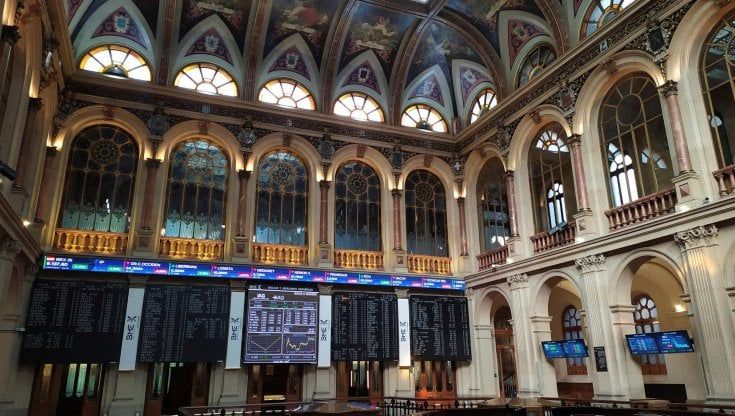 Le Borse di oggi, 24 maggio. Listini Ue cauti, effetto cedole a Piazza Affari