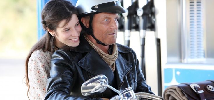 Terence Hill al cinema: don Matteo torna cowboy, un solitario nel deserto