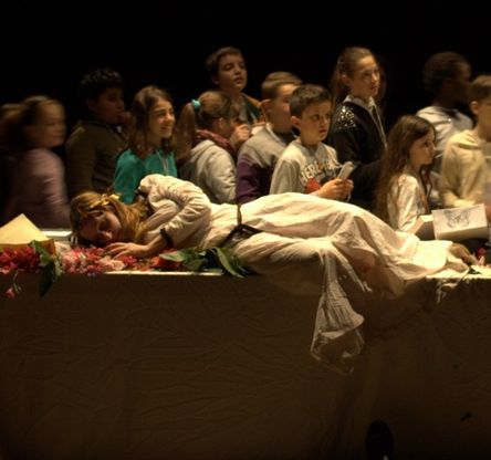 Chiara Guidi: "L'immaginazione dei bambini fa teatro"