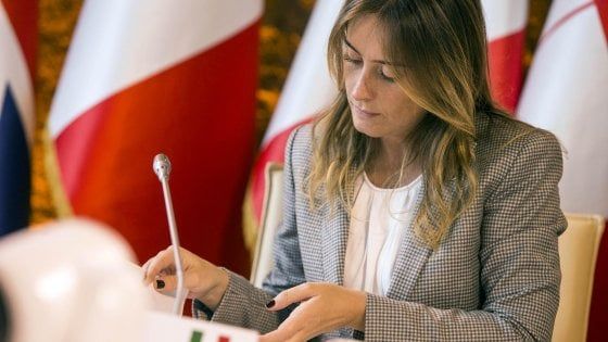 Pari opportunità, Boschi: "Ridurre di un quarto il divario d'accesso al lavoro delle donne"
