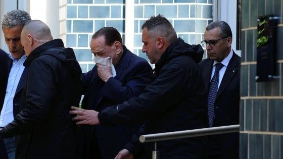 Berlusconi, incidente per l'ex premier a Portofino: ricoverato alla clinica Madonnina di Milano