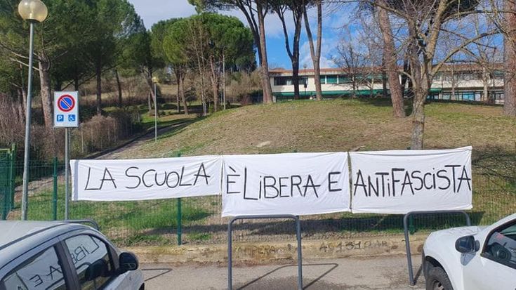 Bagno a Ripoli, presidio degli studenti contro la proposta FdI di schedare le scuole antifasciste