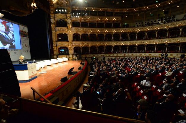 Confindustria: Camusso, Giannini, Visco sul palco.<br />Fuori la protesta dei lavoratori pubblici