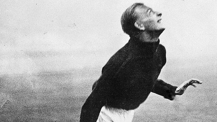 Mozart giocava a calcio e disse no a Hitler: la misteriosa fine di Sindelar, genio austriaco del pallone