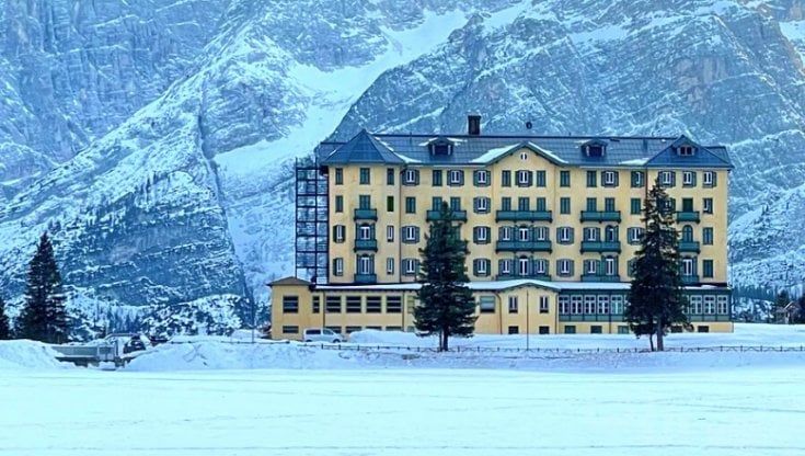 Una fiaccolata per la riapertura dell'Istituto di Misurina