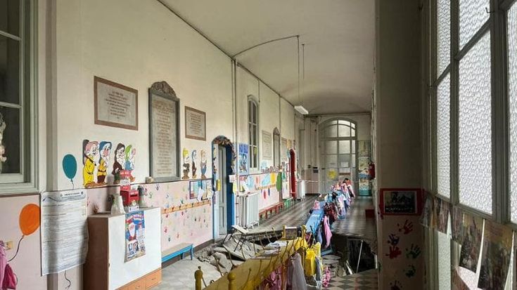 Chiavari, si apre una voragine nel pavimento in un asilo: 75 bambini evacuati. I sindacati: “Fatto gravissimo, si usino i fondi del Pnrr per mettere in sicurezza le scuole”. Mercoledì la perizia sulla struttura