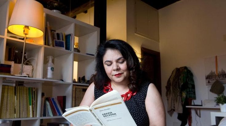 Michela Murgia, il teatro di Calderara apre con uno spettacolo dal suo “Ricordatemi come vi pare”