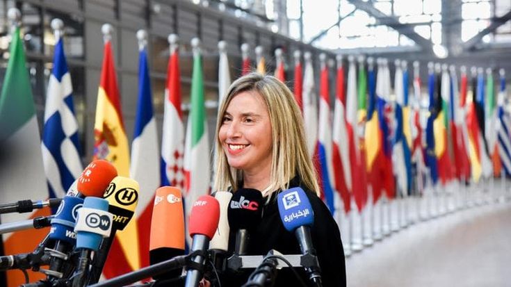 Scandalo nella diplomazia Ue, fermati Mogherini e Sannino accusati di frode e corruzione
