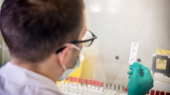 Coronavirus, barbiere a domicilio positivo: 40 famiglie in quarantena nel Nisseno 