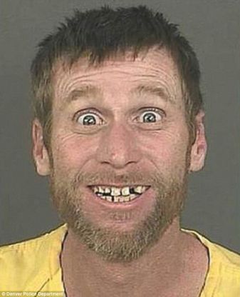 Denver, la foto segnaletica pi&ugrave; comica di sempre