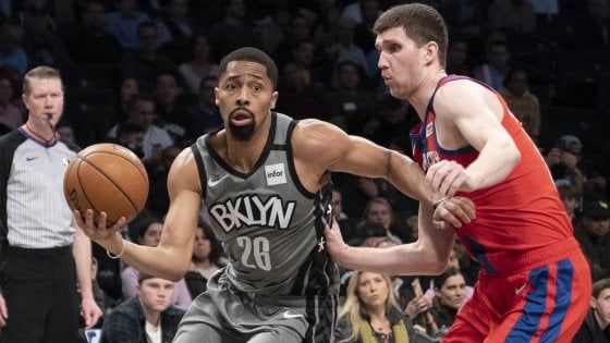 Basket Nba: Houston crolla a Portland, colpo San Antonio contro i Jazz