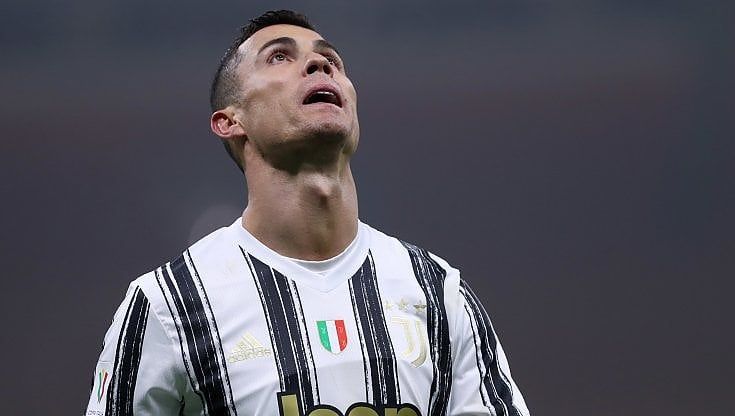 Ronaldo rompe il silenzio: "I veri campioni non si piegano mai"