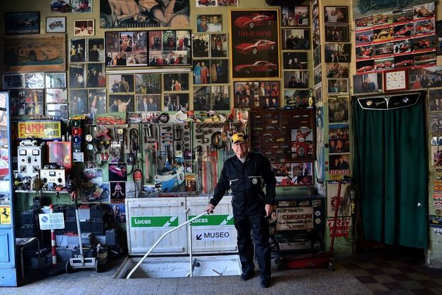 Cinquant’anni da elettrauto a Milano, per festeggiare in officina nasce un "museo"