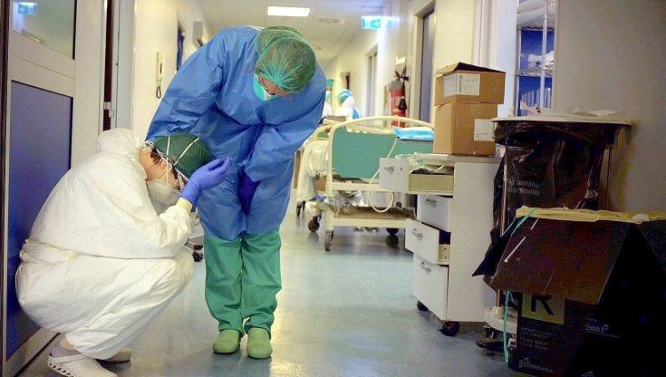 Al concorso per 80 infermieri rispondono in tre: allarme negli ospedali in difficoltà per i No Vax