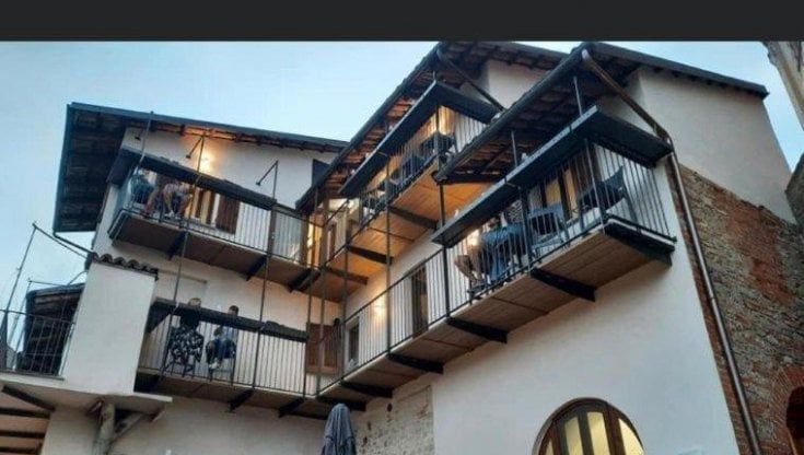 Il bistrot di ringhiera sotto il castello a Barolo