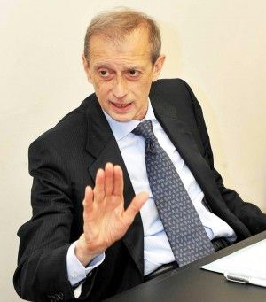 Piero Fassino <br />"Fiat: cos&igrave; si restituiscono certezze <br />agli operai e al pianeta indotto"