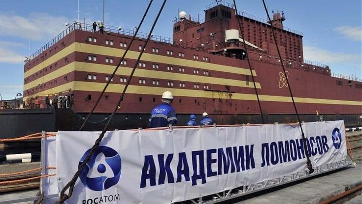 La centrale nucleare galleggiante di Putin, l'arma per la conquista dell'Artico e delle sue risorse